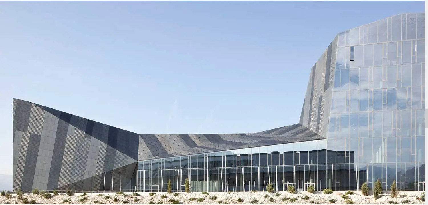 Building Entrance and Outdoor Spaces – Architecture – Ilaria Gatto – Salewa Headquarters Bolzano