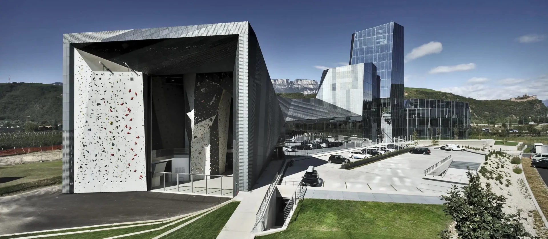 Building View Parking and and Outdoor Spaces – Architecture – Ilaria Gatto – Salewa Headquarters Bolzano